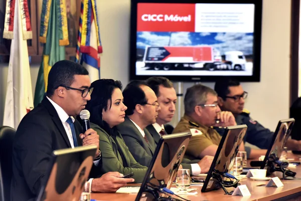 Fernando Pimentel coordena reunião sobre o Plano de Operação do Carnaval 2018