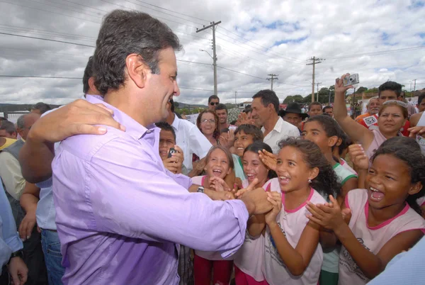 O governador de Minas Gerais, Aécio Neves, na cidade de Jequitinhonha