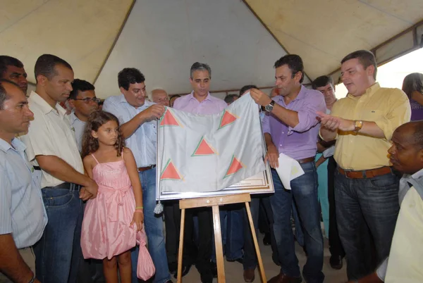 Aécio Neves e Antonio Anastasia inauguraram o Centro Viva Vida de Referência Secundária