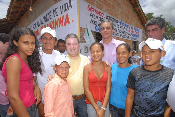 O vice-governador Antonio Anastasia foi recepcionado por moradores