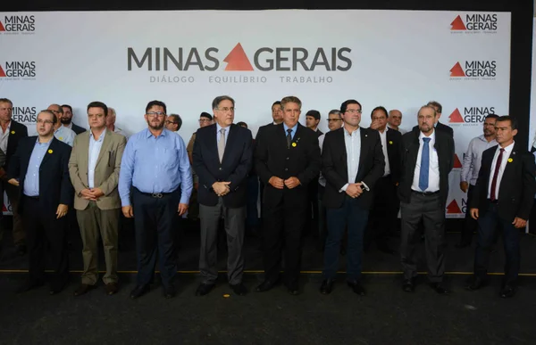 Governador entrega obra de melhoramento e restauração das rodovias MG-176 e MG-429, entre Luz e Lagoa da Prata