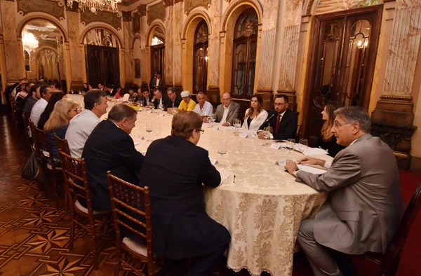 Fernando Pimentel recebe produtores de Queijo Minas Artesanal no Palácio da Liberdade