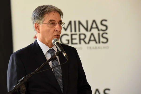 Governador entrega 98 veículos para 88 municípios mineiros