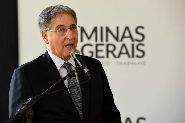 Governador entrega 98 veículos para 88 municípios mineiros
