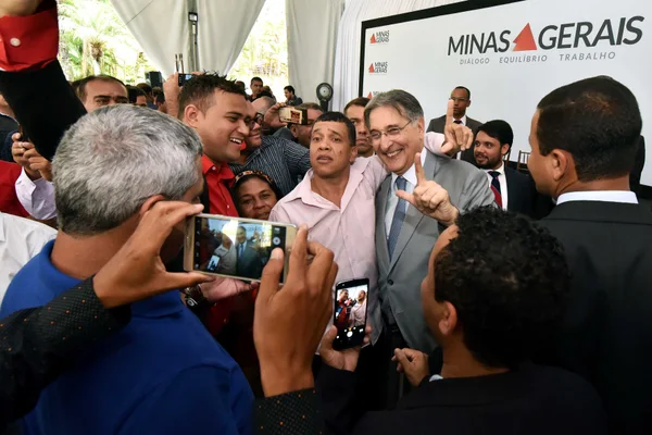 Fernando Pimentel entrega 145 veículos para 122 municípios mineiros