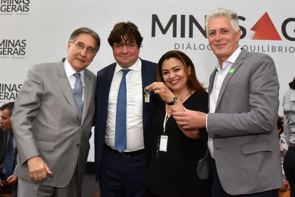 Fernando Pimentel entrega 145 veículos para 122 municípios mineiros