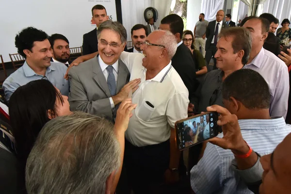 Fernando Pimentel entrega 145 veículos para 122 municípios mineiros