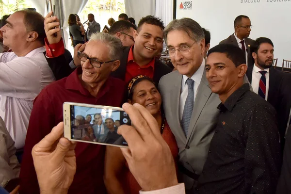 Fernando Pimentel entrega 145 veículos para 122 municípios mineiros