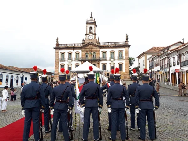 Solenidade de 21 de abril preserva as tradições durante a entrega da maior honraria do Estado