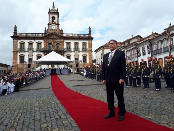 Solenidade de 21 de abril preserva as tradições durante a entrega da maior honraria do Estado