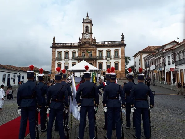 Solenidade de 21 de abril preserva as tradições durante a entrega da maior honraria do Estado