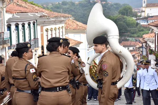 Solenidade de 21 de abril preserva as tradições durante a entrega da maior honraria do Estado