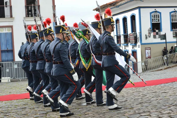 Solenidade de 21 de abril preserva as tradições durante a entrega da maior honraria do Estado