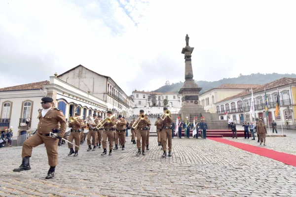 Solenidade de 21 de abril preserva as tradições durante a entrega da maior honraria do Estado