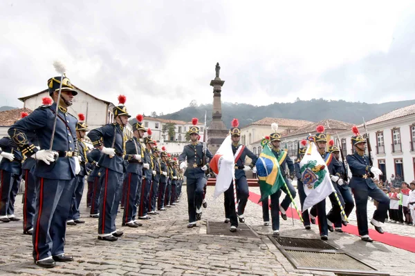 Solenidade de 21 de abril preserva as tradições durante a entrega da maior honraria do Estado