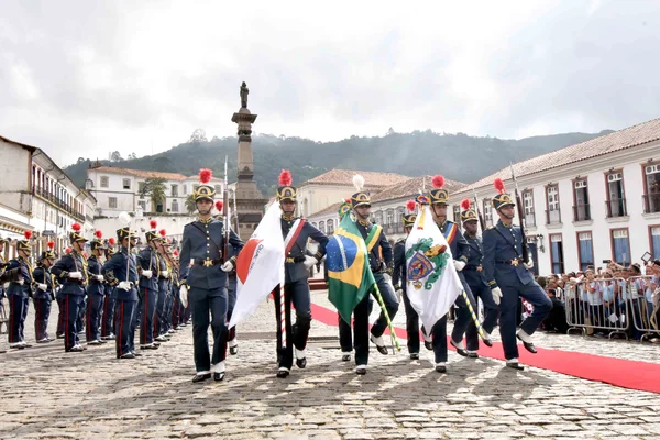 Solenidade de 21 de abril preserva as tradições durante a entrega da maior honraria do Estado