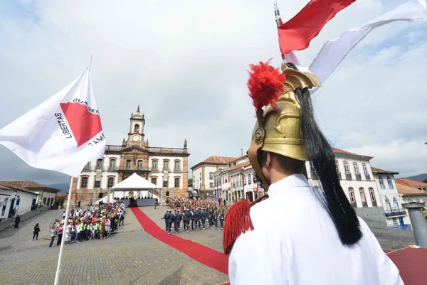 Solenidade de 21 de abril preserva as tradições durante a entrega da maior honraria do Estado