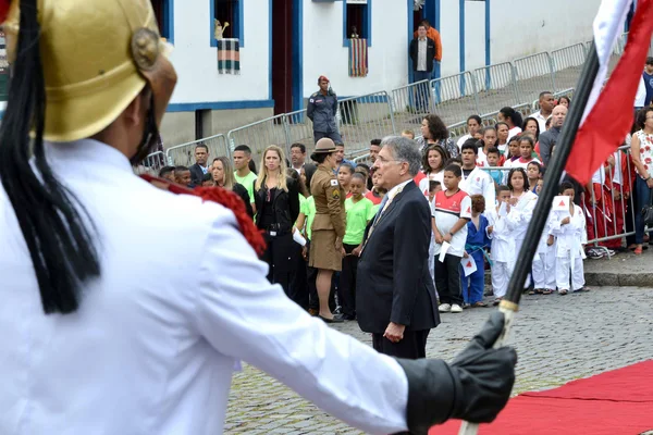 Solenidade de 21 de abril preserva as tradições durante a entrega da maior honraria do Estado