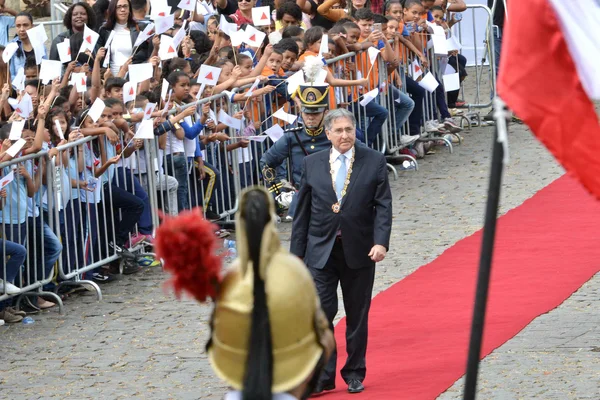 Solenidade de 21 de abril preserva as tradições durante a entrega da maior honraria do Estado