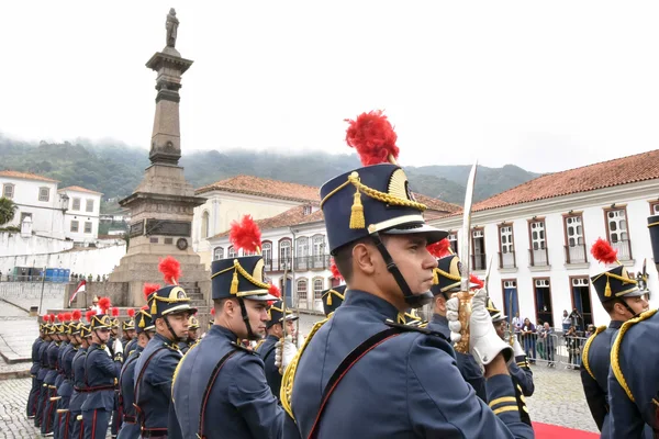 Solenidade de 21 de abril preserva as tradições durante a entrega da maior honraria do Estado