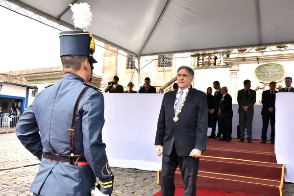 Solenidade de 21 de abril preserva as tradições durante a entrega da maior honraria do Estado