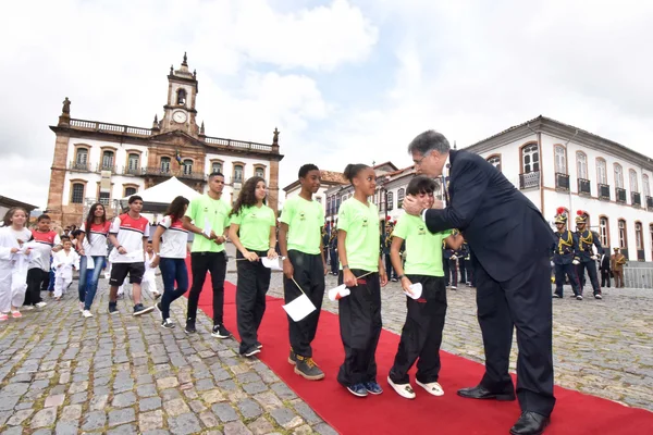 Solenidade de 21 de abril preserva as tradições durante a entrega da maior honraria do Estado