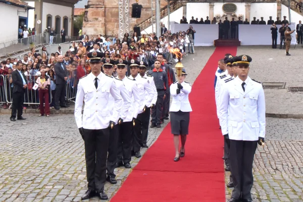 Solenidade de 21 de abril preserva as tradições durante a entrega da maior honraria do Estado