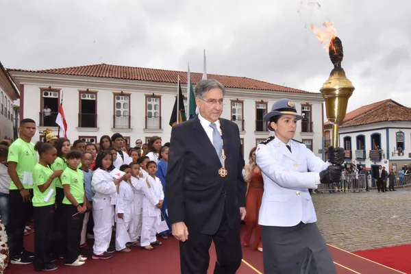 Solenidade de 21 de abril preserva as tradições durante a entrega da maior honraria do Estado