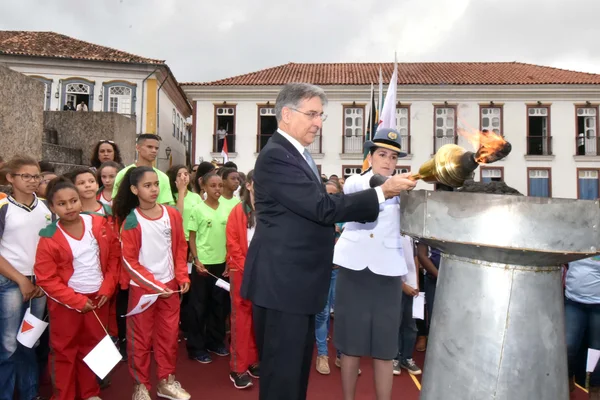 Solenidade de 21 de abril preserva as tradições durante a entrega da maior honraria do Estado