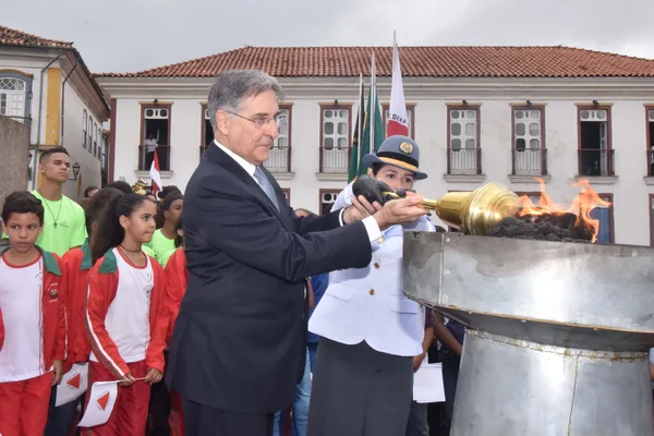 Solenidade de 21 de abril preserva as tradições durante a entrega da maior honraria do Estado