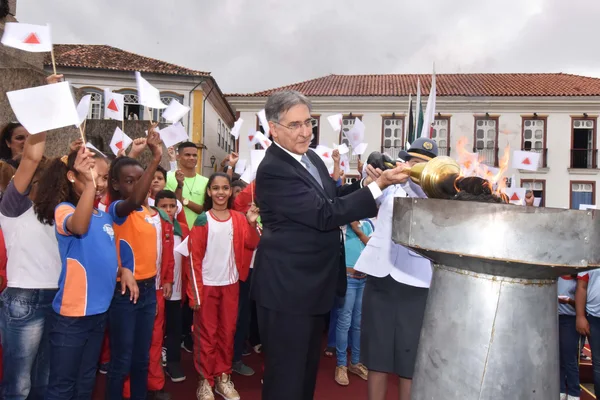 Solenidade de 21 de abril preserva as tradições durante a entrega da maior honraria do Estado