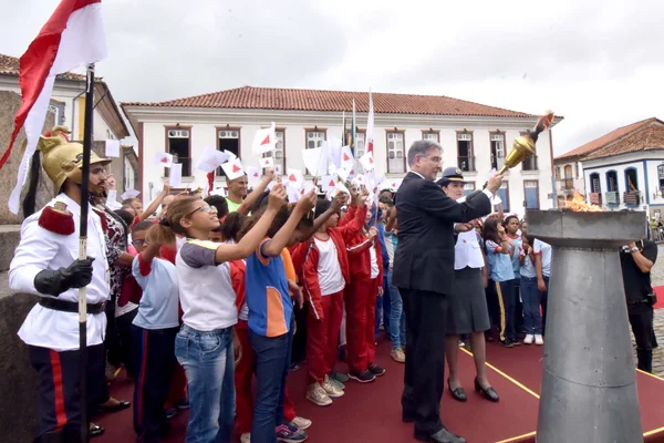 Solenidade de 21 de abril preserva as tradições durante a entrega da maior honraria do Estado