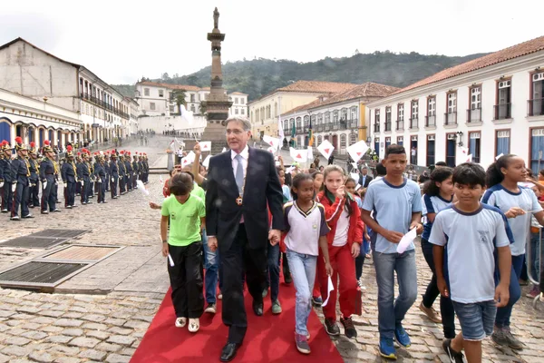 Solenidade de 21 de abril preserva as tradições durante a entrega da maior honraria do Estado