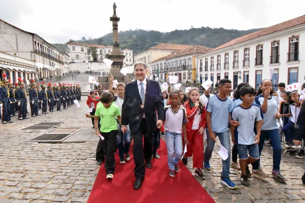 Solenidade de 21 de abril preserva as tradições durante a entrega da maior honraria do Estado