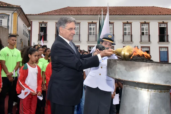 Solenidade de 21 de abril preserva as tradições durante a entrega da maior honraria do Estado
