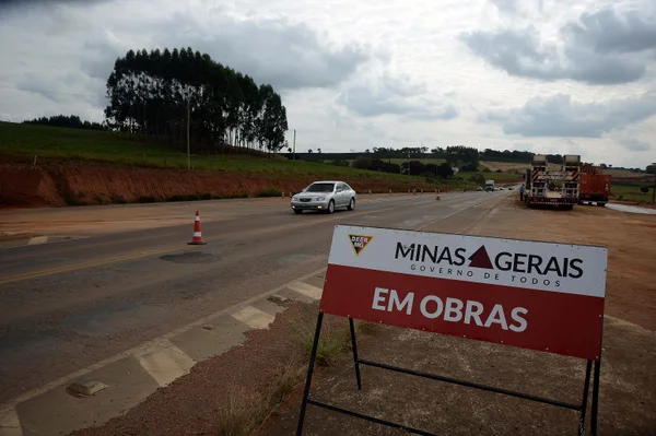 Governador  assina despacho governamental para destinar máquinas a pequenos cafeicultores