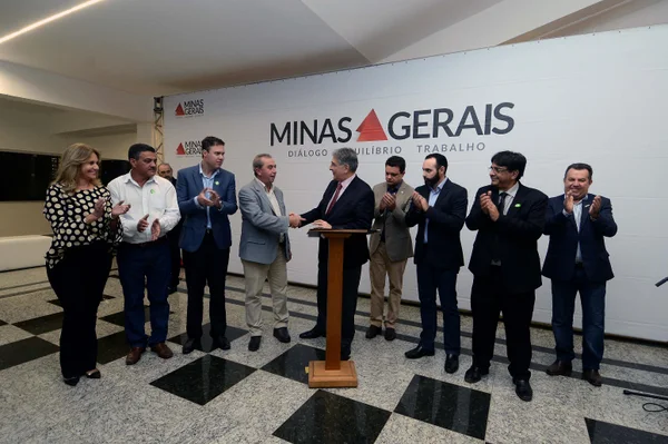 Governador  assina despacho governamental para destinar máquinas a pequenos cafeicultores