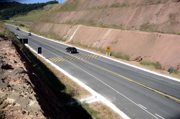 Rodovia AMG-3085 liga o entroncamento da MG-353 ao acesso à BR-040