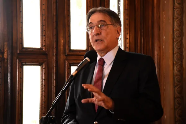 Governador assina decreto que reforça prioridade de contratação de micro e pequenas empresas nas compras públicas