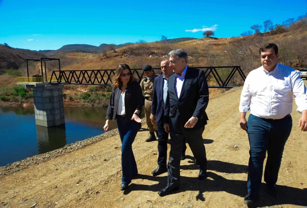 Fernando Pimentel faz visita inaugural à obra de ampliação da barragem do rio Viamão
