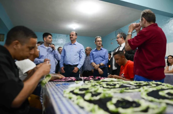 Governador visita Apac de Itaúna e conhece modelo de recuperação de condenados em Minas Gerais