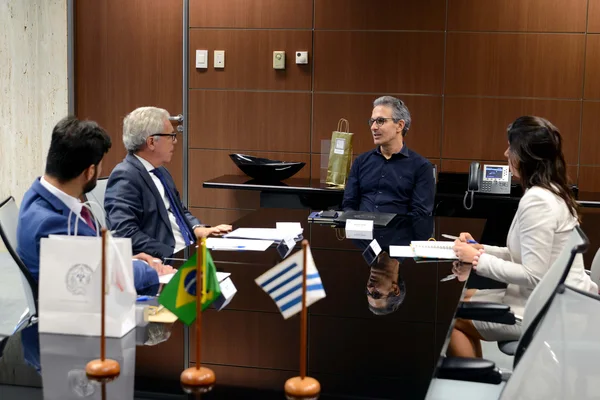 Governador se reúne com o embaixador do Uruguai no Brasil