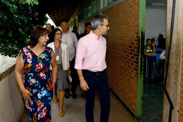 Governador visita escola da rede estadual em Santa Luzia, na RMBH