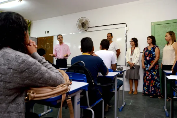 Governador visita escola da rede estadual em Santa Luzia, na RMBH