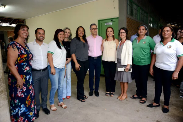 Governador visita escola da rede estadual em Santa Luzia, na RMBH