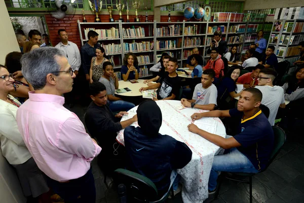 Governador visita escola da rede estadual em Santa Luzia, na RMBH