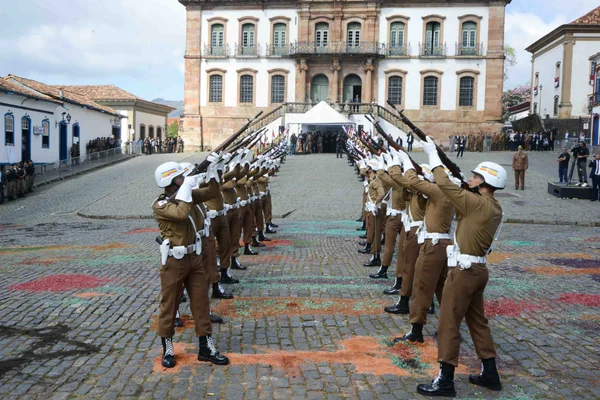 Romeu Zema entrega Medalha da Inconfidência e defende pacto entre os Poderes em prol de Minas Gerais