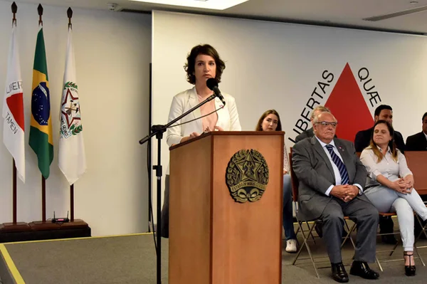 Governo de Minas anuncia programa de revitalização de escolas