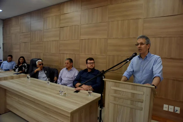 Em Salinas e Taiobeiras, Romeu Zema se reuniu com empresários e prefeitos