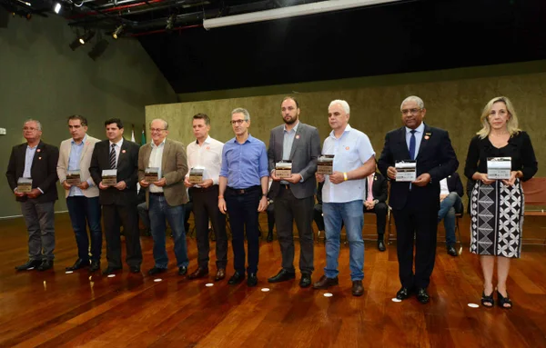 Governador participa de evento sobre metrópoles inteligentes
